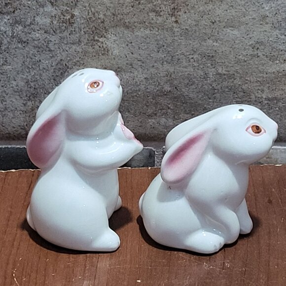 Avon Ceramic White Bunny Rabbit Salt and Pepper Shaker Set 1983 - Picture 6 of 13